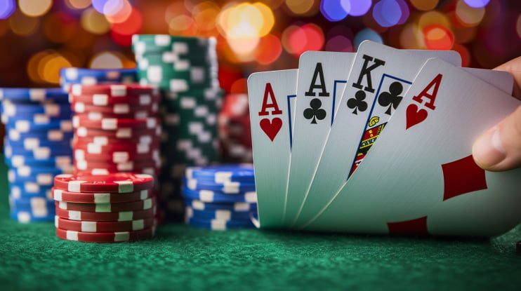 မိုဘိုင်းဖုန်းဖြင့် Live Slots ဂိမ်းကစားနေသောမြင်ကွင်း